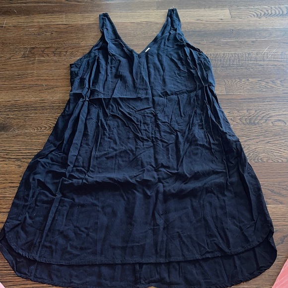 Old Navy Dresses & Skirts - Old Navy V neck Mini